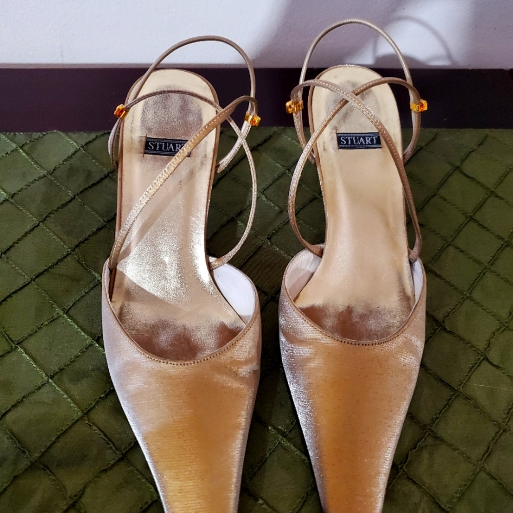 Stuart weitzman women's shoes ,gold material size 6